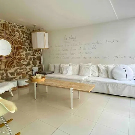 Maison En Plein Centre De Villa *